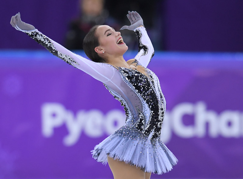 五輪フィギュア 本人もびっくり ザギトワ 歴代最高更新 毎日新聞