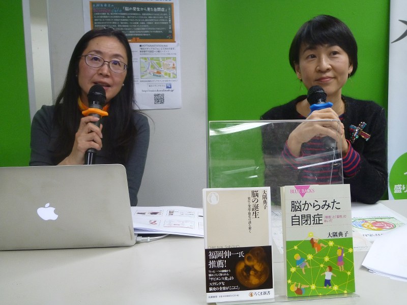 脳の仕組みと自閉症について語る大隅典子さん(左)=毎日メディアカフェで