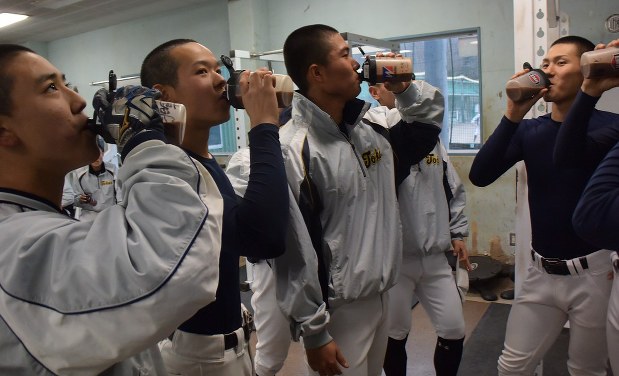 高校野球 新世紀 第５部 変わる常識 ３ 食事 緻密な栄養管理 毎日新聞