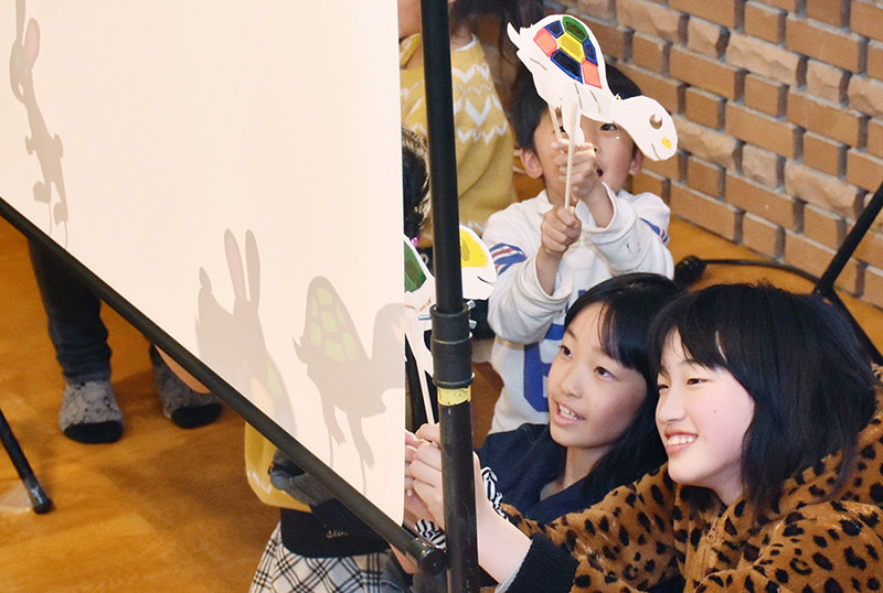 影絵 ワクワク 人形遊び ７０人が参加 鳥取 わらべ館 鳥取 毎日新聞