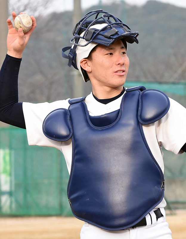 頂点めざして 智弁和歌山 選手紹介 １ 平田龍輝投手 東妻純平捕手 和歌山 毎日新聞