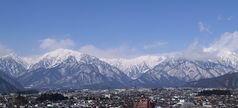 佐々成政が富山から越えてきたとされる冬の北アルプス=大町市で
