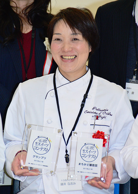 夢のくるまコンテスト 受賞作でモデルカー 上位２人のイラスト模型化 贈呈 大府の小５ ６年生 愛知 毎日新聞