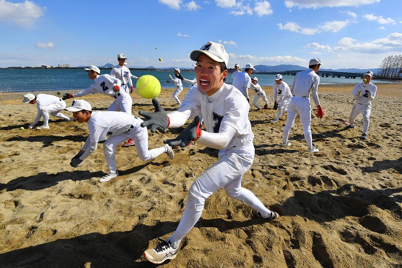夢ありて：90センバツ／1 日本航空石川 初出場 体幹鍛え、いざ