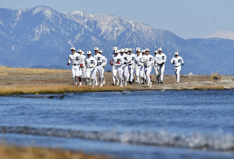夢ありて：90センバツ／1 日本航空石川 初出場 体幹鍛え、いざ