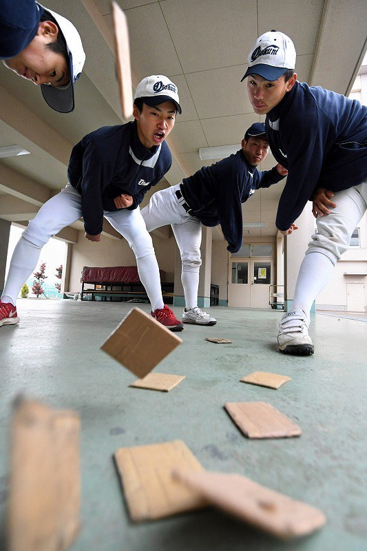 夢ありて：90センバツ／1 日本航空石川 初出場 体幹鍛え、いざ