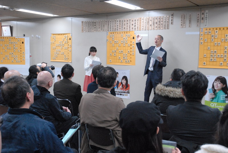 熱心な将棋ファンが参加したA級順位戦解説会