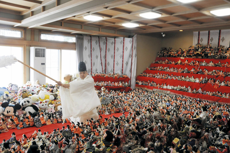人形供養祭：5000体に感謝 毎日新聞