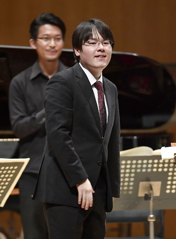 第86回日本音楽コンクール作曲部門本選で、1位になった久保哲朗さん=東京オペラシティ・コンサートホールで昨年10月26日、藤井達也撮影