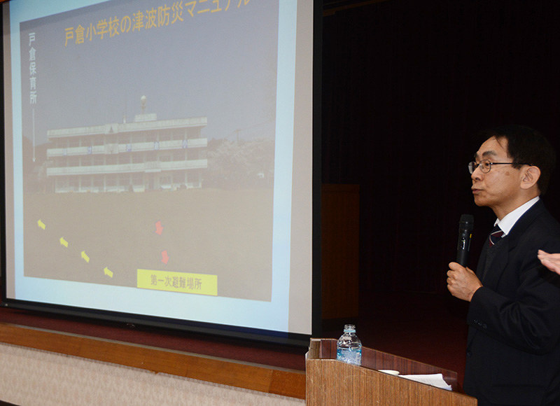 被災当時の様子について話す麻生川敦さん=鳥取市で、李英浩撮影