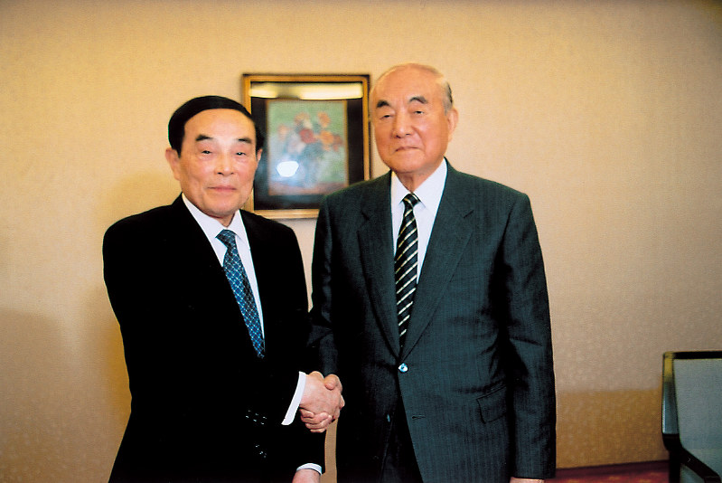 第３８回毎日経済人賞 星野リゾート 星野佳路代表 栄誉賞の信越化学工業 金川千尋会長に聞く 毎日新聞