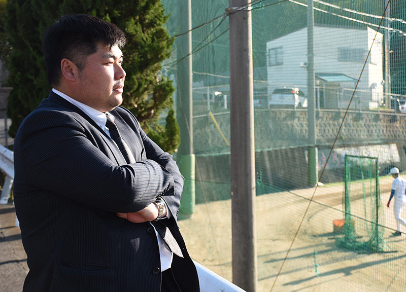 燃えろ聖陵 初めての春 支える人たち ２ 選手の背中押す福の神 野球部部長 高橋慎吾さん ３３ 愛媛 毎日新聞