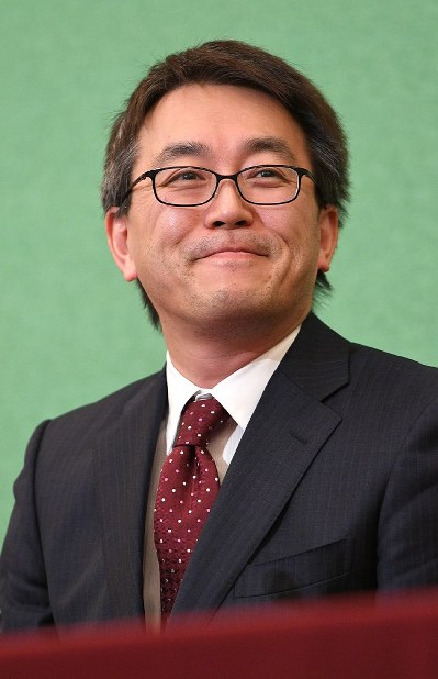 将棋大賞 最優秀棋士賞は羽生竜王 藤井六段に特別賞 毎日新聞