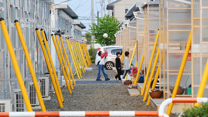 家を失った人たちが入居した岩沼市の仮設住宅=2011年5月9日
