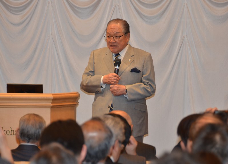 改めてカジノ誘致に反対の方針を示す横浜港運協会の藤木会長=横浜市中区で