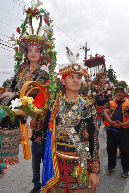 台湾：先住民伝統の結婚式 日本人カップルも参加 | 毎日新聞