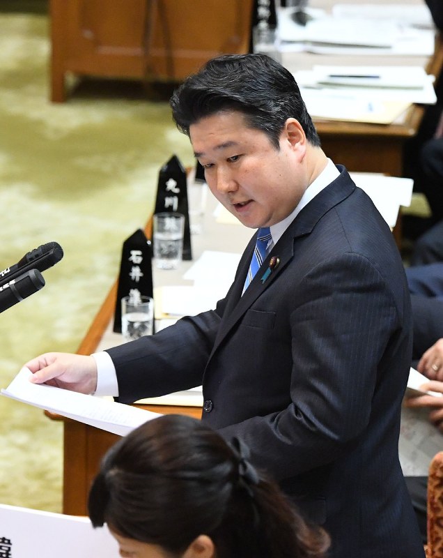 参院予算委員会で質問する自民・和田政宗氏=国会内で2018年3月19日午前9時48分、川田雅浩撮影