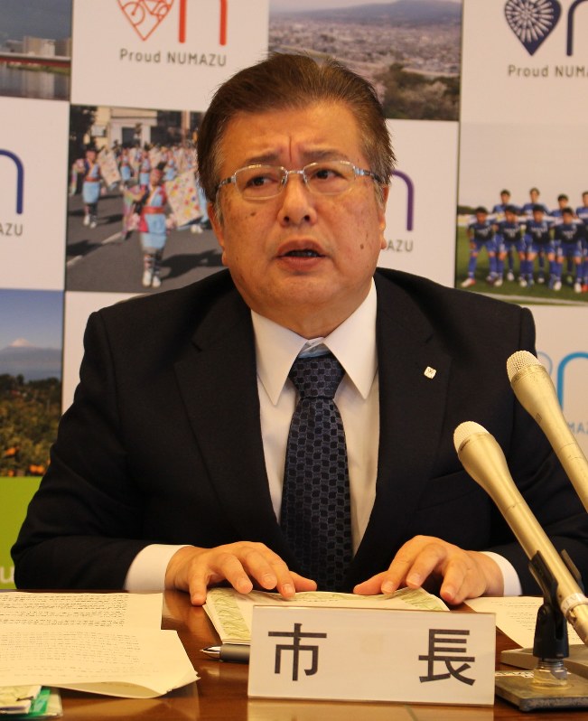 2月1日、沼津市役所で新年度予算案を発表した大沼明穂市長