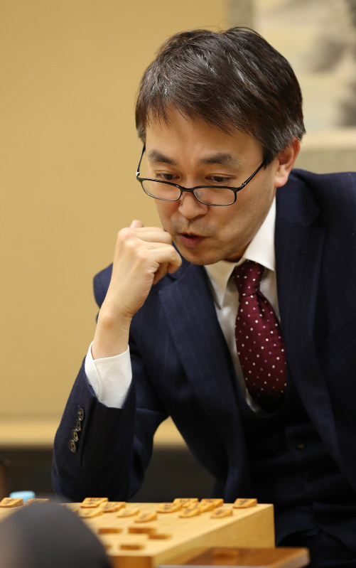 名人への挑戦を決めた羽生善治竜王=東京都渋谷区の将棋会館で2018年3月21日午後10時58分、小川昌宏撮影