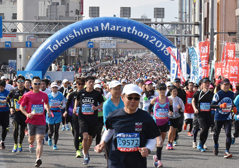 とくしまマラソン：１万２４００人、春の阿波路を快走 ／徳島 | 毎日新聞