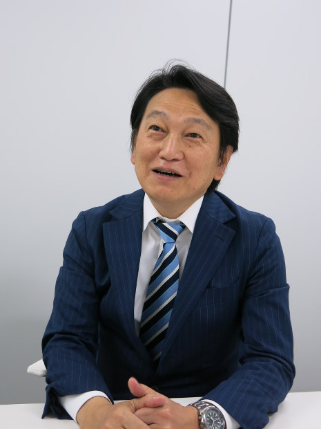 よしもと・たかお　大阪府出身。１９９０年、毎日コミュニケーションズ（現・マイナビ）入社。就職情報事業本部で、新卒採用における各種採用広報ツールの制作を手がける。その後、出版事業部にてパソコン雑誌、転職情報誌の編集長などを務める。２０１５年から現職、１７年、就職情報事業本部キャリアサポート推進統括部部長