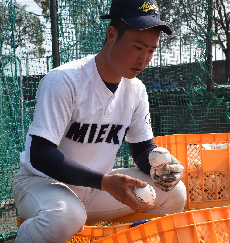 真剣味 センバツ 登録選手に同行 ベンチ入り逃した１２人 無念封印 チーム支え 勝つため どんな仕事も 三重 毎日新聞