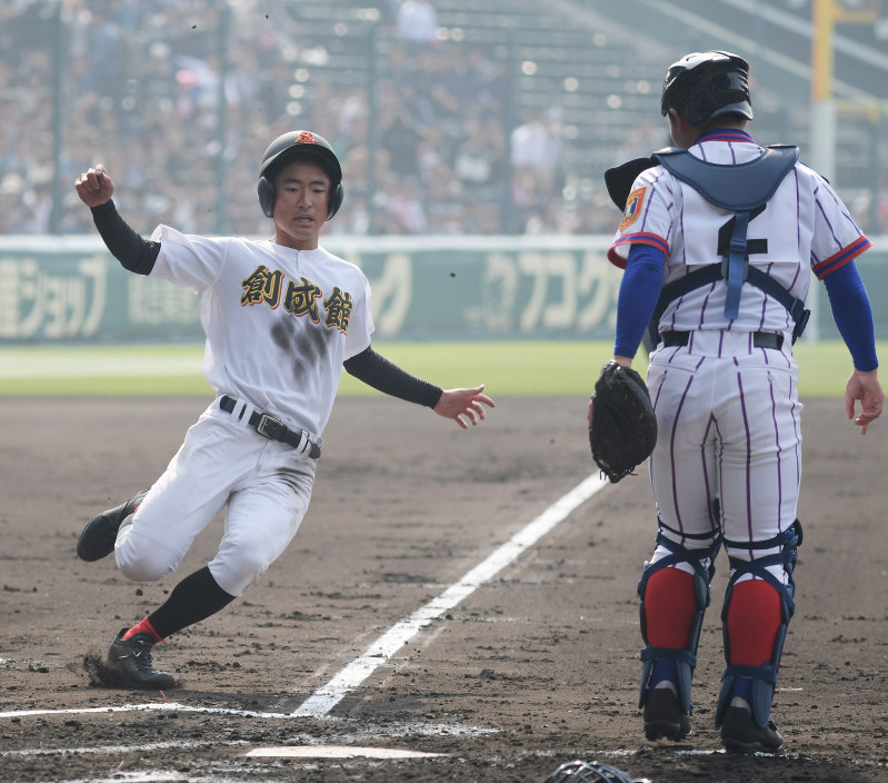 【下関国際-創成館】一回裏創成館1死一、三塁、松浪基選手の三ゴロの間に藤優璃選手が生還