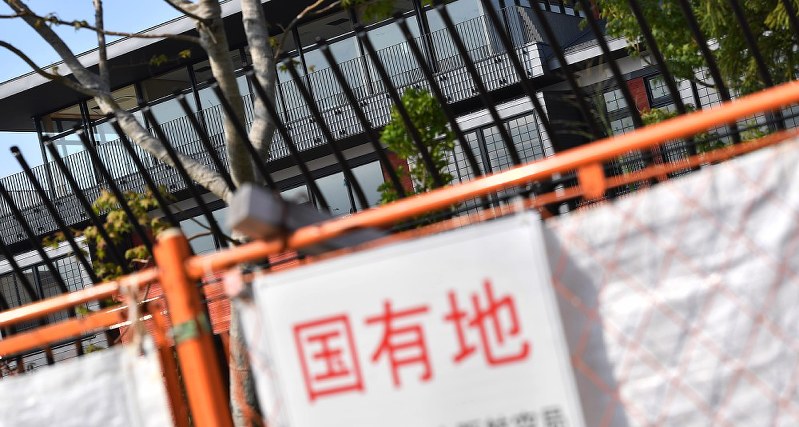 森友学園が小学校用地として購入した国有地。国が買い戻したが、建物は残ったまま=大阪府豊中市で2017年10月11日、猪飼健史撮影