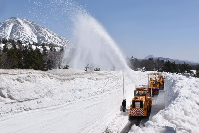 雪の回廊：姿現す…高さ7m以上の壁も 青森、除雪終了 [写真特集1/4