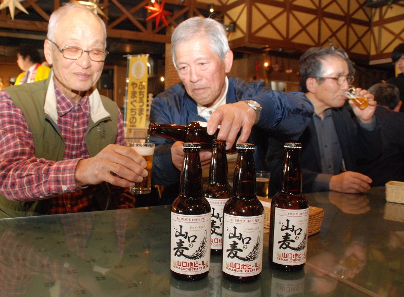 地ビール 県産麦100 山口の麦 発売 自然な甘みとほのかな香り 山口 毎日新聞 地ビール 県産麦100 山口の麦 発売 自然な甘みとほのかな香り 山口 毎日新聞