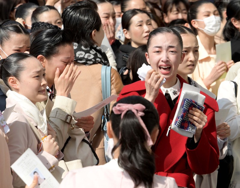 宝塚音楽学校 キラキラした娘役に ４０人合格発表 毎日新聞