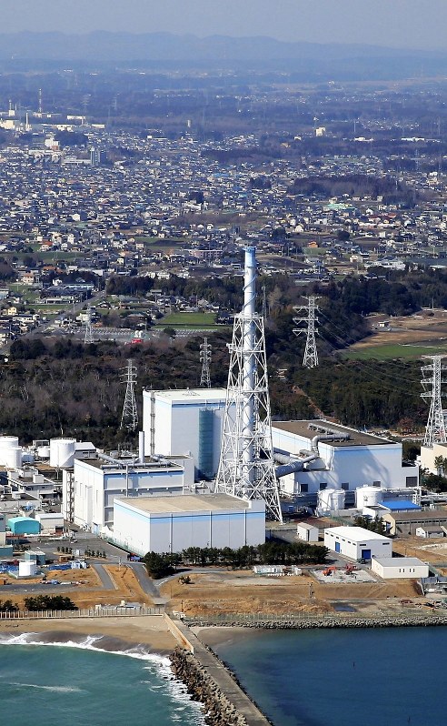 停止中の東海第2原発=茨城県東海村で2017年3月4日午前10時39分、本社ヘリから長谷川直亮撮影