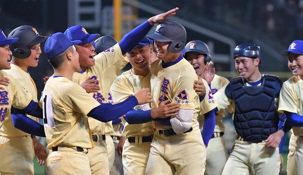 選抜高校野球：延長十回サヨナラ 星稜23年ぶり8強進出 | 毎日新聞