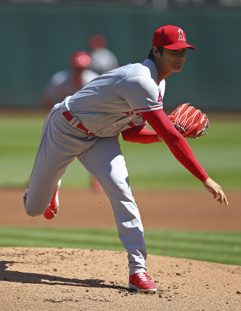 大リーグ：大谷「二刀流」メジャー初登板、初勝利 | 毎日新聞