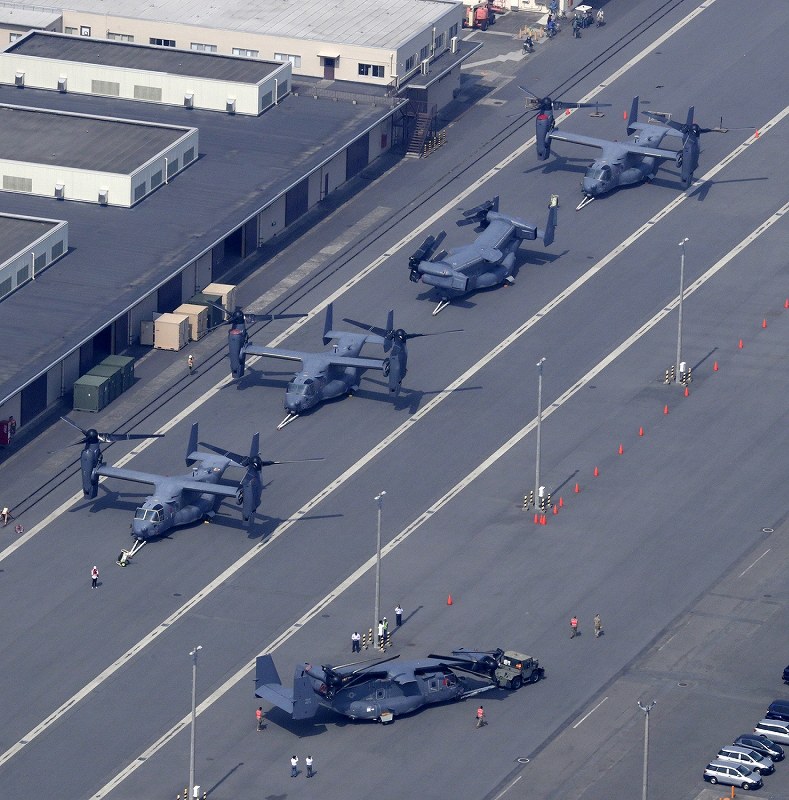 米軍：オスプレイ陸揚げ始まる 空軍用、今夏に横田配備 [写真特集2/6