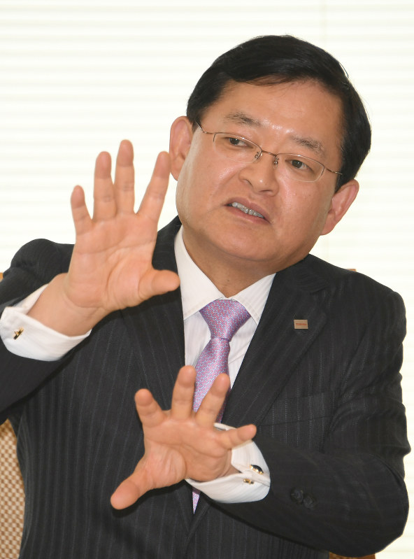 東芝 車谷会長 事業規模より収益性や継続性を 毎日新聞
