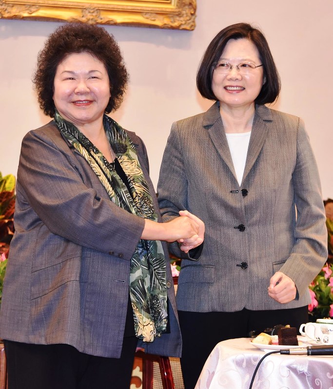 台湾：総統府秘書長に陳菊氏起用 蔡氏、体制刷新 | 毎日新聞