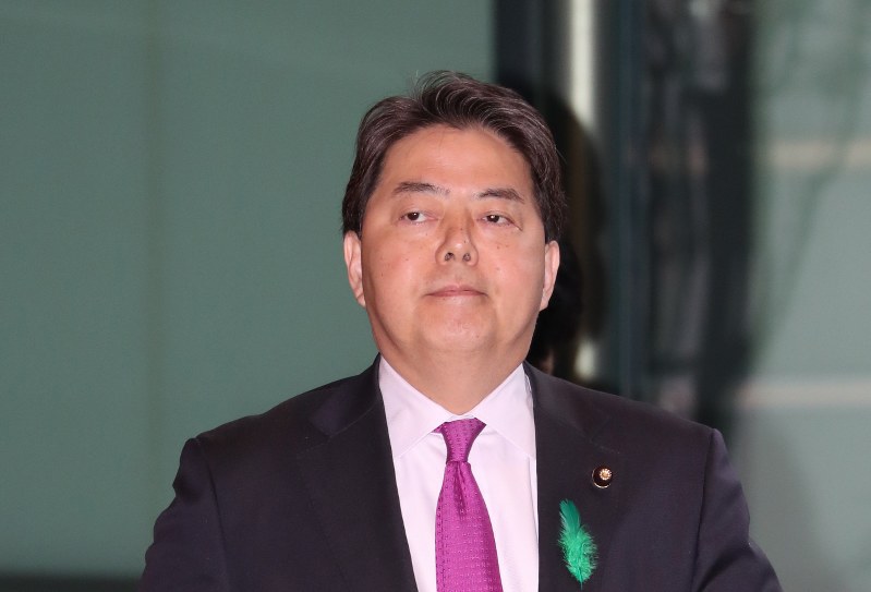 首相官邸に入る林芳正文科相=2018年4月17日午前8時20分、佐々木順一撮影