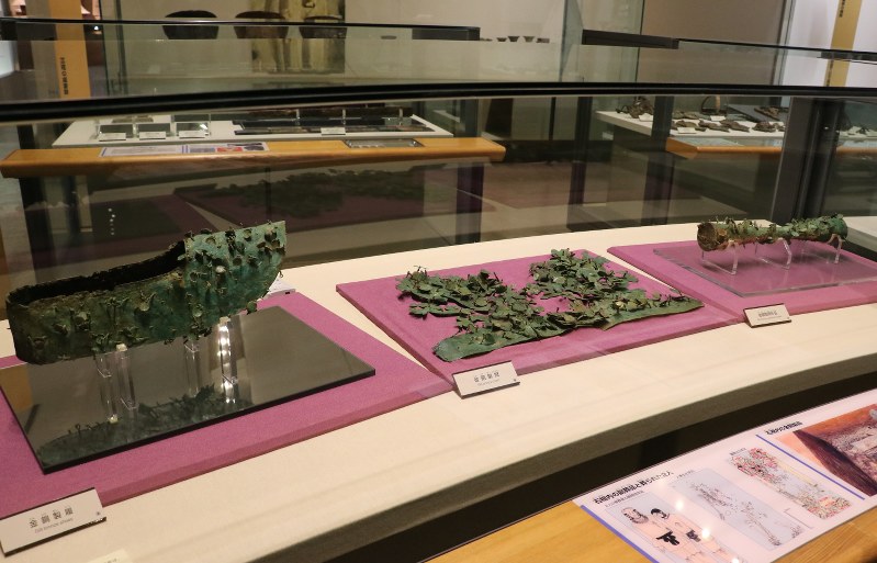 高濃度の有機酸ガスが検出されていたことが分かった展示ケース=奈良県橿原市の県立橿原考古学研究所付属博物館で2018年4月16日午後3時37分、藤原弘撮影