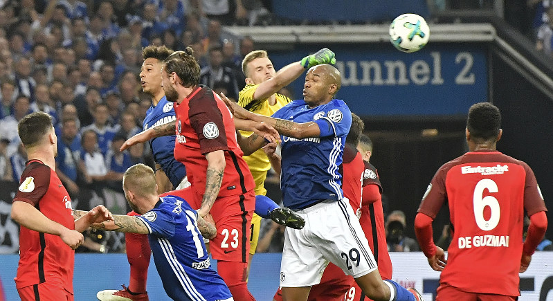 Frankfurt stun Schalke to reach cup final