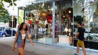 ティラナ市内の商業地区。四半世紀前まで鎖国していたとは思えないおしゃれな雰囲気（写真は筆者撮影）