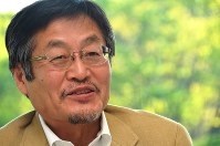 「銀行員はどう生きるか」を出版した金融ジャーナリストの浪川攻さん＝２０１８年４月１９日撮影