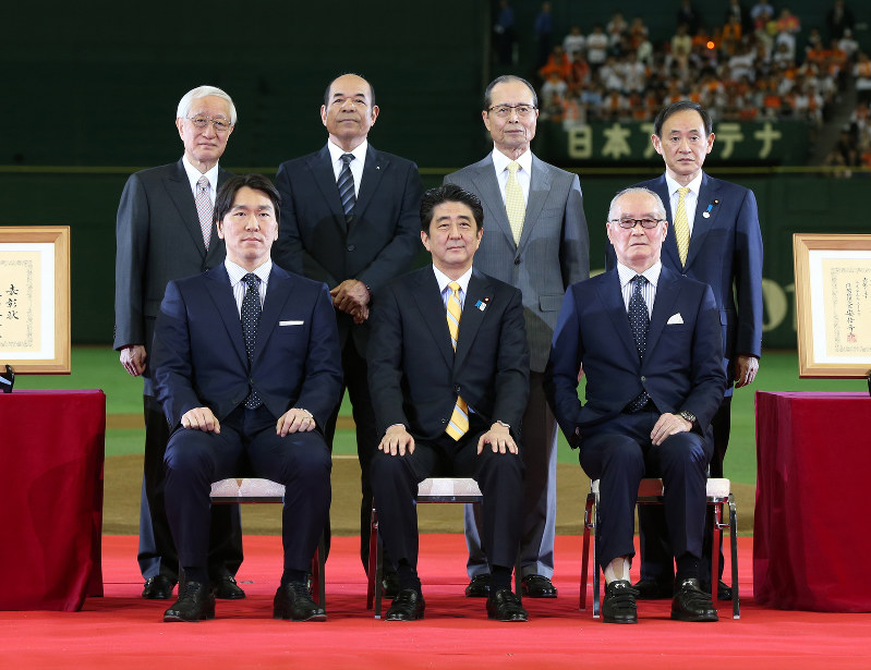 訃報：衣笠祥雄さん71歳＝プロ野球広島の「鉄人」 [写真特集1/19