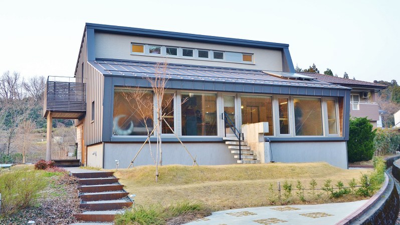 実験住宅として室内の温度変化などの各種データを記録している「前沢パッシブタウン」=2018年3月14日、田中学撮影