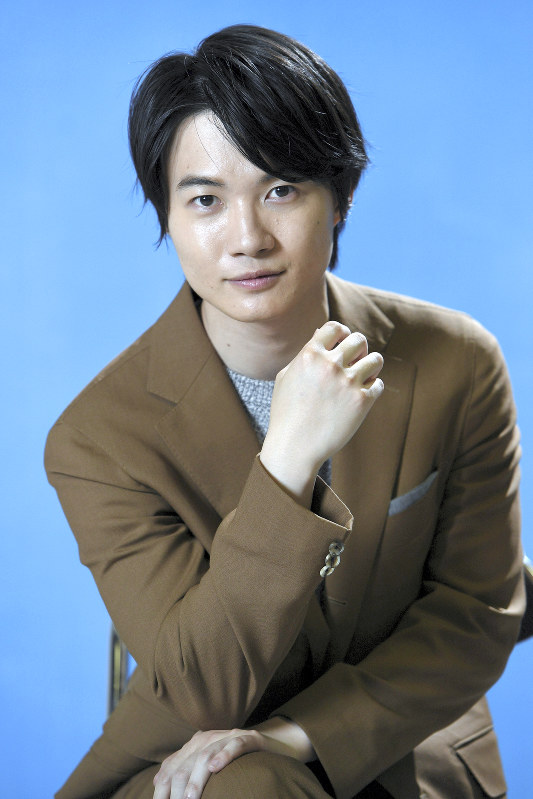NHKのドラマ「やけに弁の立つ弁護士が学校でほえる」に出演する神木隆之介さん=東京都渋谷区のNHK放送センターで2018年4月10日、丸山博撮影