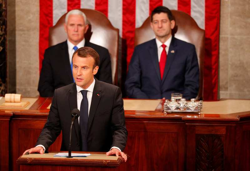 米国の上下両院の合同会議で演説するマクロン仏大統領=2018年4月25日、ロイター