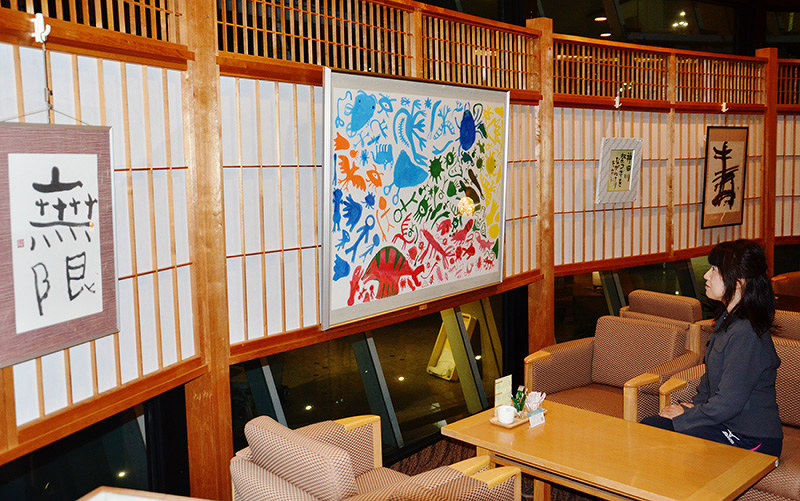 グランディア芳泉で始まったくらふとくらぶの「薫風展」=福井県あわら市舟津で、佐々木雅彦撮影