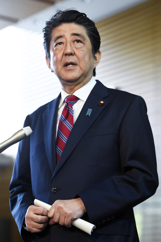 南北首脳会談：安倍首相、韓国大統領と電話協議 [写真特集3/8] | 毎日新聞