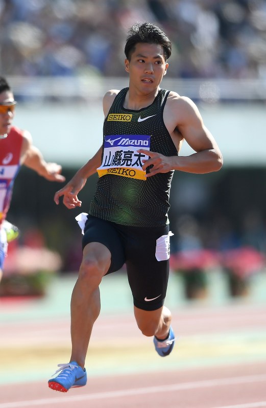 陸上 優勝できて満足 と頬を緩めた山県 毎日新聞
