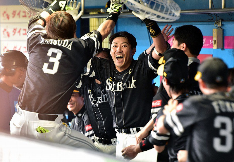 プロ野球：ソフトバンク内川、2000安打秒読み [写真特集5/10